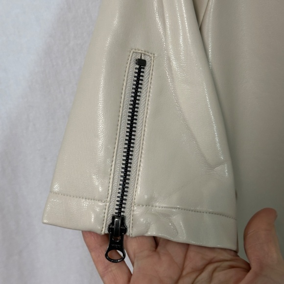 J Society Short Sleeve Moto Jacket Vegan Leather Almond Cream Sz M NWOT - Picture 5 of 6